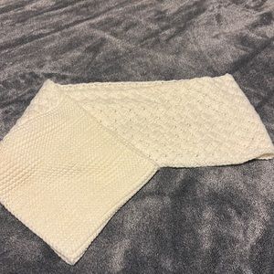 Neutral chunky scarf